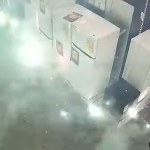 Odpalili fajerwerki w sklepie, by ukraść kontroler. Policja publikuje nagranie