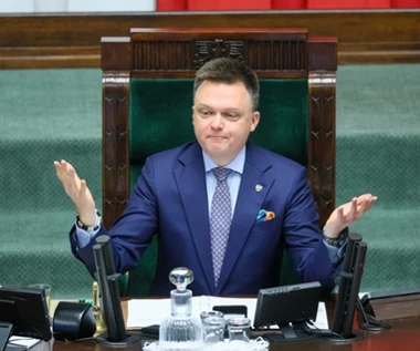 Odpartyjnić spółki Skarbu Państwa. Hołownia przypomina o ustawie antykuwetowej