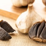 Odpędza choroby, chroni serce, wspiera układ nerwowy. Taki czosnek to hit