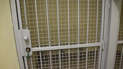 Odpowie za zabójstwo matki. Schował jej ciało do wersalki, na której później spał