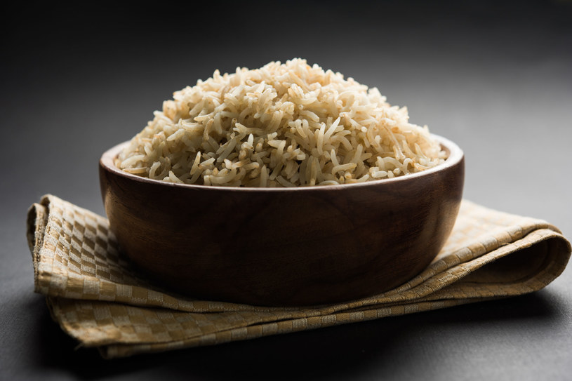 Odpowiednia dieta to podstawa. Wybieraj  pełnoziarniste produkty, jasny ryż zamień na brązowy /123RF/PICSEL