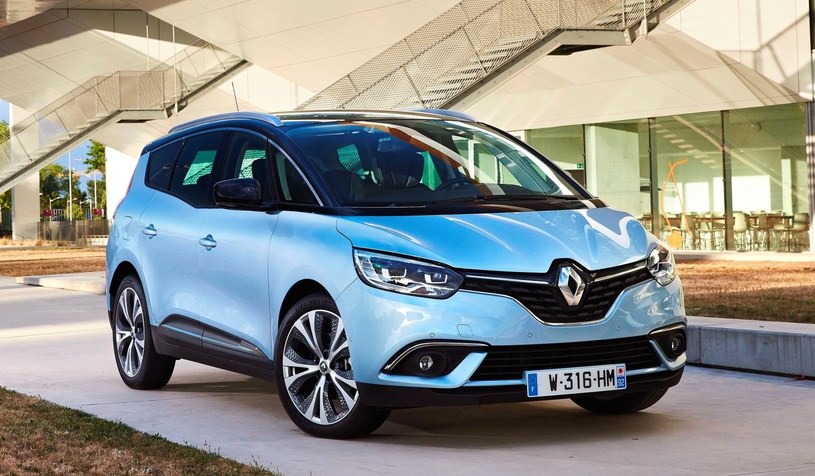 Odpowiedzią Renault na słabnącą popularność minivanów, miało być upodobnienie Scenica do modnych crossoverów. Niestety to nie wystarczyło /Informacja prasowa