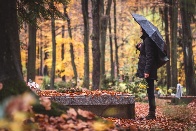 Odprawa pośmiertna to świadczenie wypłacane przez pracodawcę bliskim zmarłego pracownika /123rf.com /123RF/PICSEL