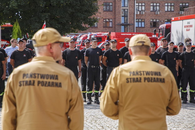 Odprawa strażaków na terenie Komendy Wojewódzkiej Państwowej Straży Pożarnej we Wrocławiu /Aleksander Koźmiński /PAP