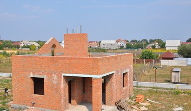 Odrolnienie działki a budowa domu. Czy można wybudować się na gruntach rolnych?
