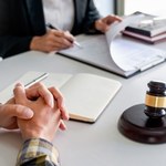 Odrzucenie spadku a zrzeczenie się. Czym się różnią?