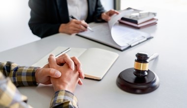 Odrzucenie spadku a zrzeczenie się. Czym się różnią?