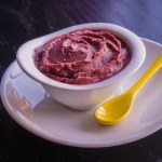 pasta Odsączam puszkę czerwonej fasoli i dodaję przyprawy. Błyskawiczny pasta na śniadanie i kolację