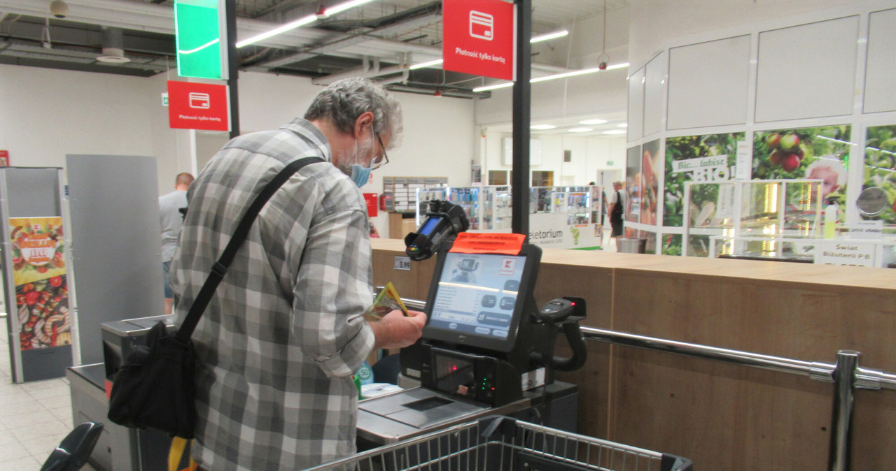 Odsetek pracowników, którzy mogą być zastąpieni w wyniku automatyzacji pracy w handlu, wynosi ponad 15 proc. /Marek Bazak /East News