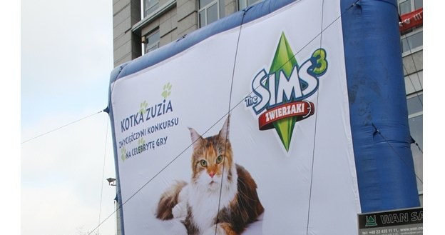 Odsłonięcie bilboardu ze Zwierzakowym Celbrytą The Sims 3 /Informacja prasowa