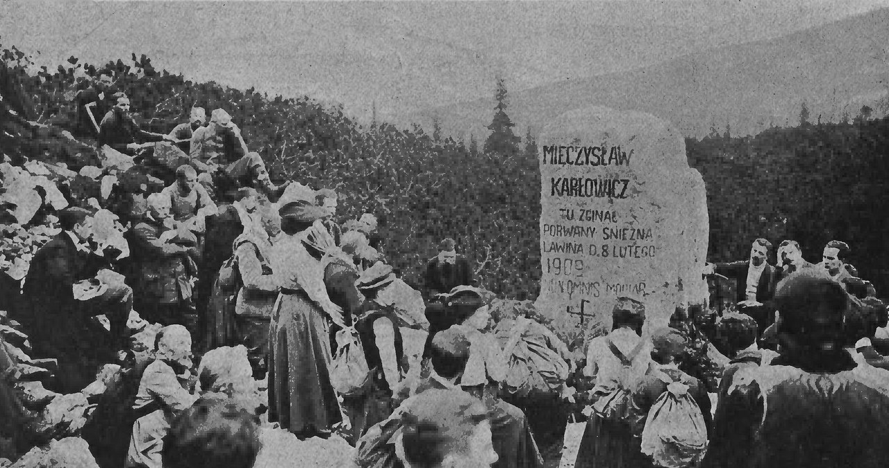 Odsłonięcie głazu upamiętniającego śmierć Mieczysława Karłowicza /"Nowości Illustrowane" 36/1909 /domena publiczna