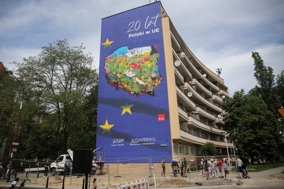 Odsłonięcie muralu z okazji 20-lecia wejścia Polski do Unii Europejskiej /Albert Zawada /PAP