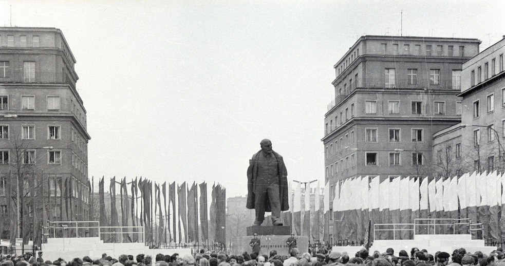 Odsłonięcie pomnika Lenina w Nowej Hucie - 28 kwietnia 1973 r. /Stanisław Gawliński/Fotonova /East News