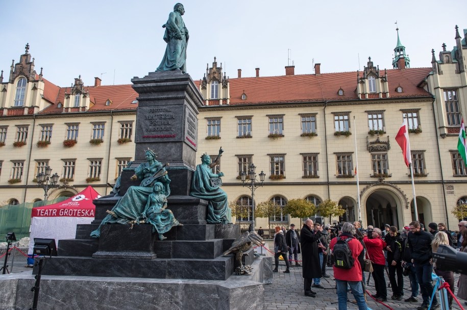 Odsłonięcie pomnika na wrocławskim Rynku /PAP/Maciej Kulczyński  /PAP