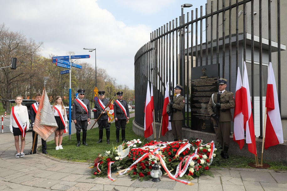 Odsłonięcie tablicy upamiętniającej żołnierzy Armii Krajowej oddziału Warszawa-Miasto /Paweł Supernak /PAP