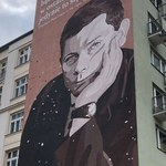 Odsłonięto mural Zbigniewa Herberta w Warszawie