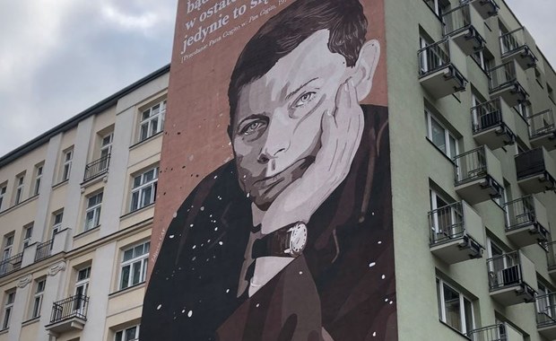 Odsłonięto mural Zbigniewa Herberta w Warszawie