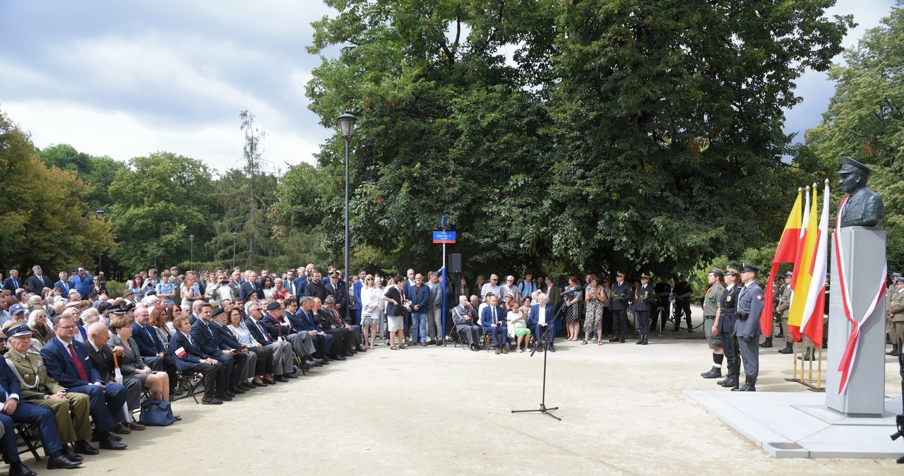 Odsłonieto pomnik gen. Zbigniewa Ścibora-Rylskiego