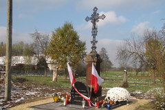 Odsłonięto pomnik ofiar katastrofy pod Szczekocinami