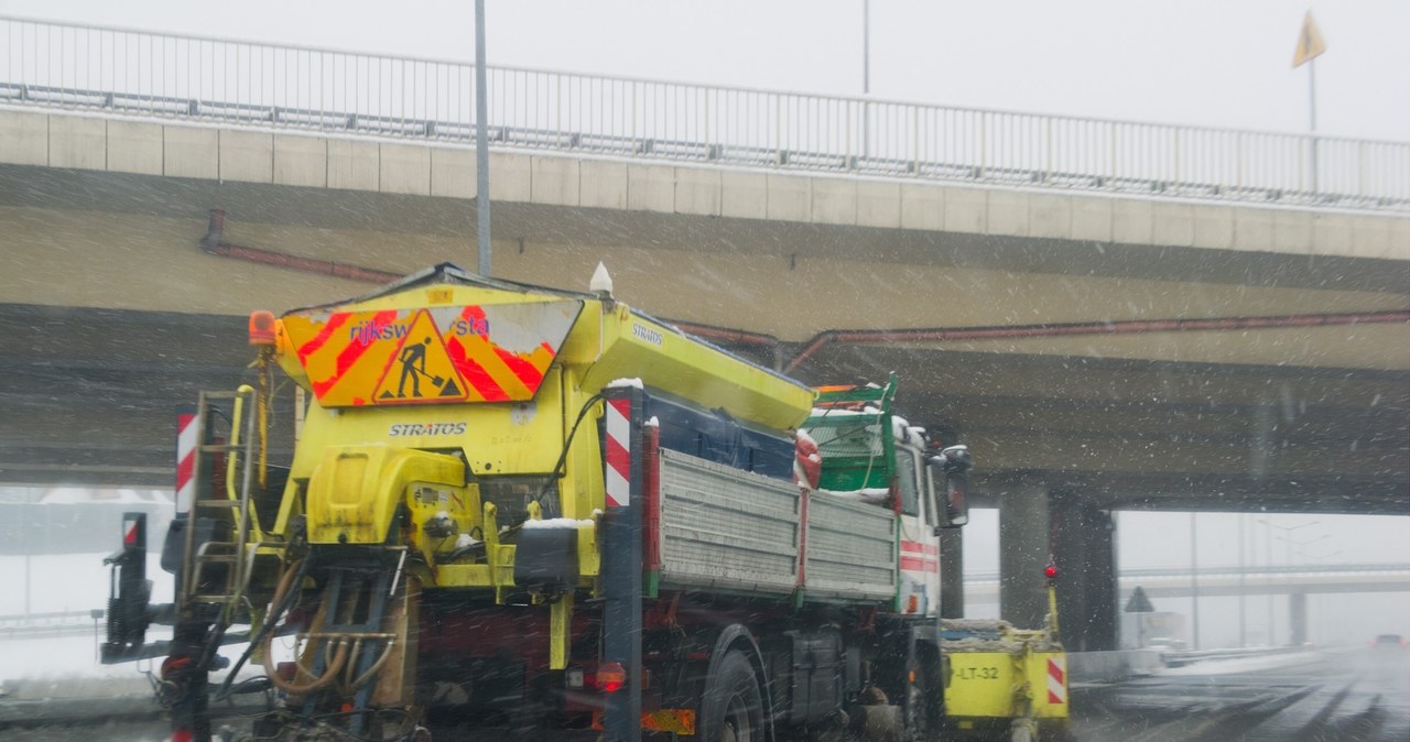 Odśnieżanie autostrady A4 /Tadeusz Koniarz /Reporter