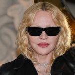Odważna jak zawsze. Madonna w koronce z lateksu podbija tydzień mody w Paryżu