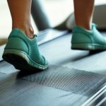 Odwieczny dylemat - biegać w terenie czy na bieżni? Takie są korzyści, a takie zagrożenia