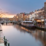 city break Odwiedź pływający jarmark bożonarodzeniowy. To jedno z najpiękniejszych miejsc w Europie