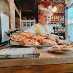 Odwiedziliśmy najstarszą pizzerię w Polsce. Smak dzieciństwa, PRL-u i miłość do ciasta