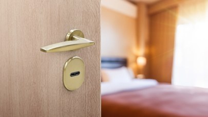 Odwołali jej lot. Noc w hotelu zmieniła się w koszmar