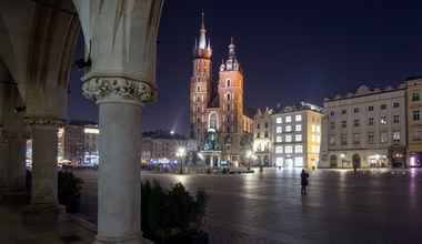 Odwołane imprezy, wykręcone żarówki, zimniejsza woda. Samorządy szukają oszczędności 