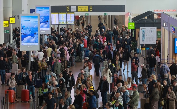 Odwołane rejsy polskiego przewoźnika. Praca lotniska w Brukseli wciąż zakłócona