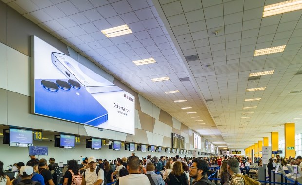 Odwołano loty na popularnym lotnisku. Powodem sztorm Bram