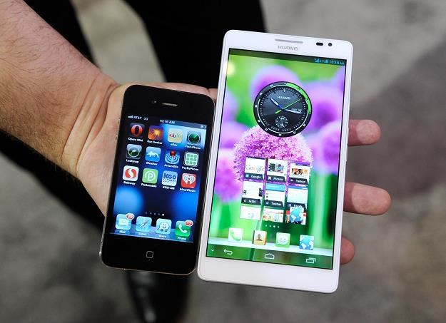 Odwrócony VAT obejmie smartfony? /AFP