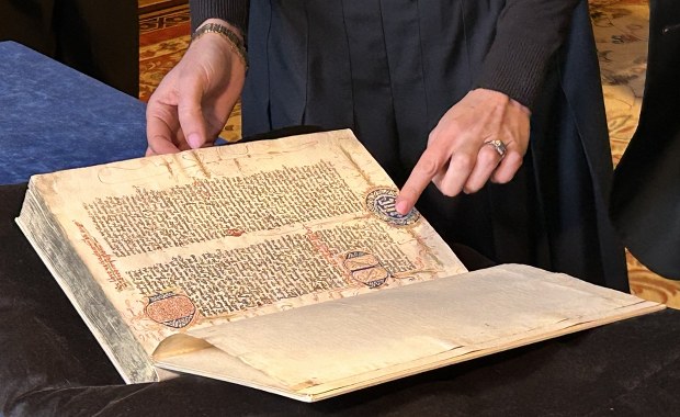 ​Odzyskaliśmy we Francji cenny manuskrypt z XV wieku. Został skradziony we Wrocławiu