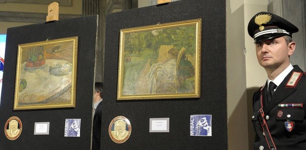 Odzyskane obrazy Paula Gauguina i Pierre'a Bonnarda /CLAUDIO ONORATI    /PAP/EPA