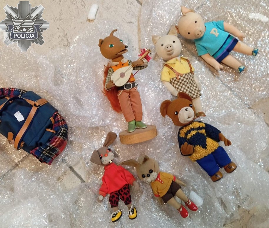 Odzyskano bezcenne lalki z „Misia Uszatka” i „Colargola” - kultowych bajek Se-Ma-Fora /Policja Łódź /