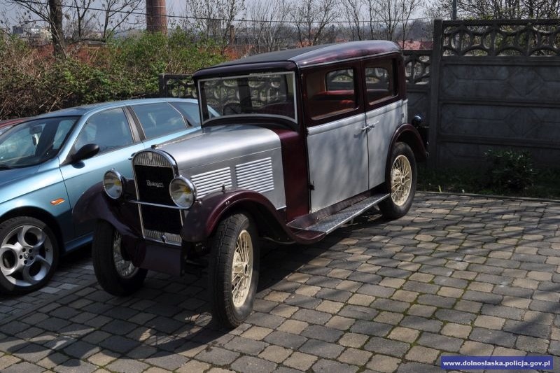 Odzyskany niemal 90-letni samochód /Informacja prasowa