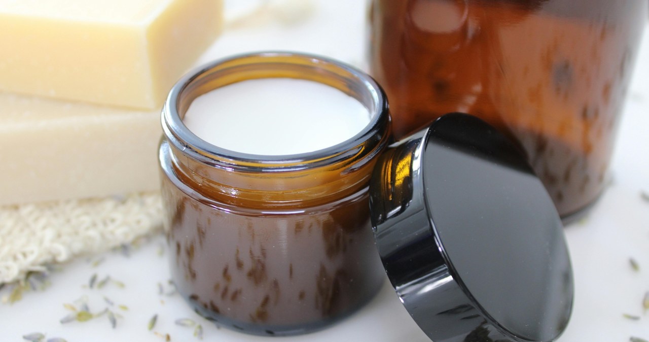 Odżywczy balsam do ciała jest bogaty w naturalne oleje i masła /Taffy Buoniconti