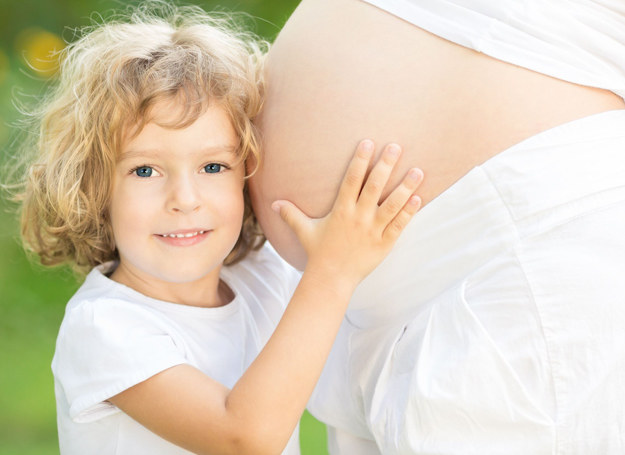 Odżywianie kobiety w czasie ciąży ma wpływ na zdrowie jej dziecka. /123RF/PICSEL