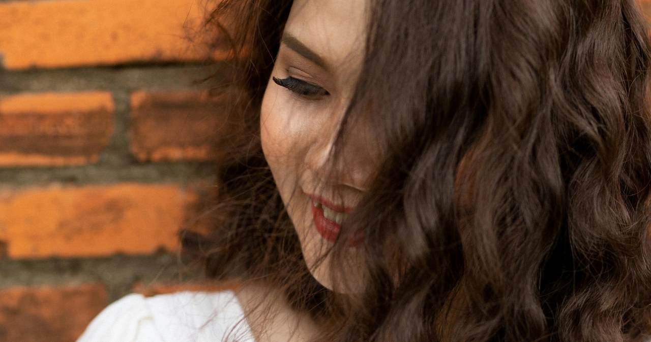 Odżywione i zdrowe włosy po zimie /Trường Nguyễn Thanh /pexels.com