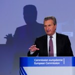 Oettinger przekonuje: W UE musi być zasada pieniądze za praworządność