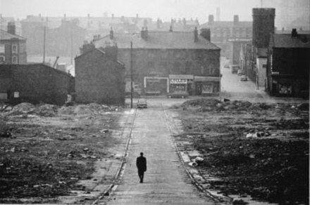 "Of Time and the City" Terenece'a Daviesa to opowieść o rodzinnym mieście reżysera - Liverpoolu - fo /