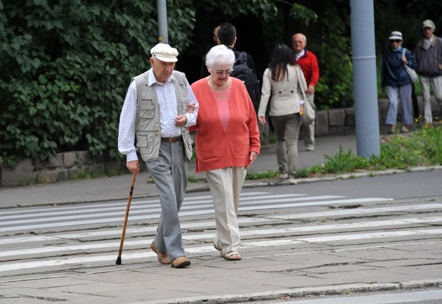 OFE chcą, by nasze emerytury z OFE były wypłacane przez określoną liczbę lat /Marcin Bielecki /PAP