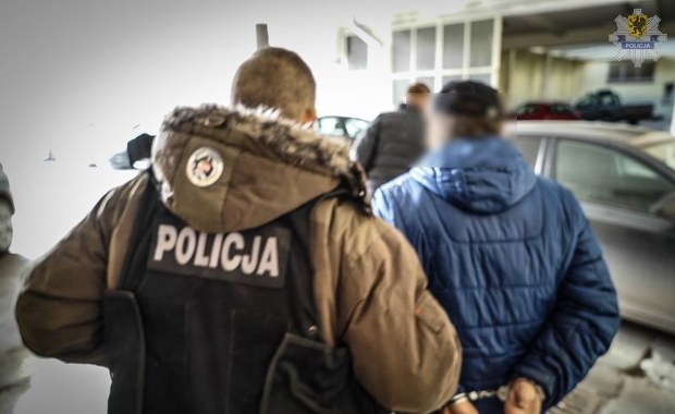 Oferowali zgwałconej kobiecie 200 tys. złotych za zmianę zeznań. 3 osoby z zarzutami