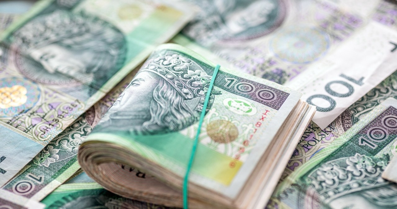 ​Oferują pracę w Polsce bez doświadczenia. Zarobki? Nawet 7 tys. zł miesięcznie /Arkadiusz Ziółek /East News