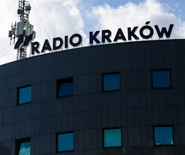 OFF Radio Kraków zastąpiło dziennikarzy sztuczną inteligencją. Zwolnieni pracownicy protestują