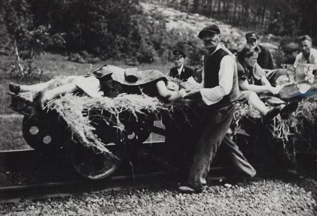 Ofiary napadu na pociąg pod Zatylem dokonanego przez UPA 16 czerwca 1944 roku /foto.zbrodniawolynska.pl/IPN  /