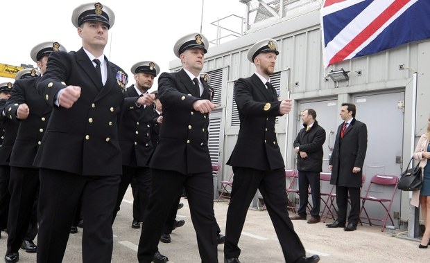 Oficer Royal Navy wstąpił w szeregi ISIS. Eksperci ostrzegają, że terroryści mogą zaatakować statki