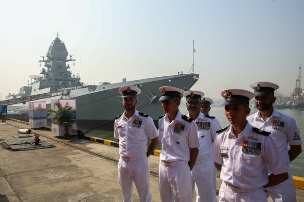 Oficerowie indyjskiej marynarki wojennej w Bombaju /DIVYAKANT SOLANKI /PAP/EPA