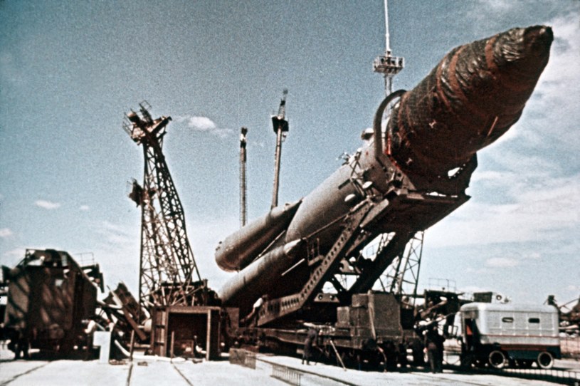Oficjalnie Związek Radziecki przyznał się do dwóch katastrof kosmicznych misji załogowych: po śmierci Komarowa w czerwcu 1971 roku na skutek dekompresji lądownika zginęła 3-osobowa załoga statku Sojuz 11 /East News